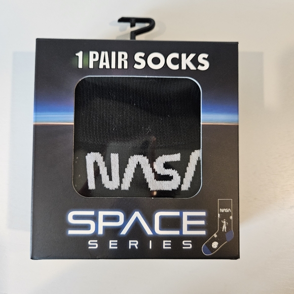 Nasa Puzzle and Sock Bundle - Picture 4 of 7